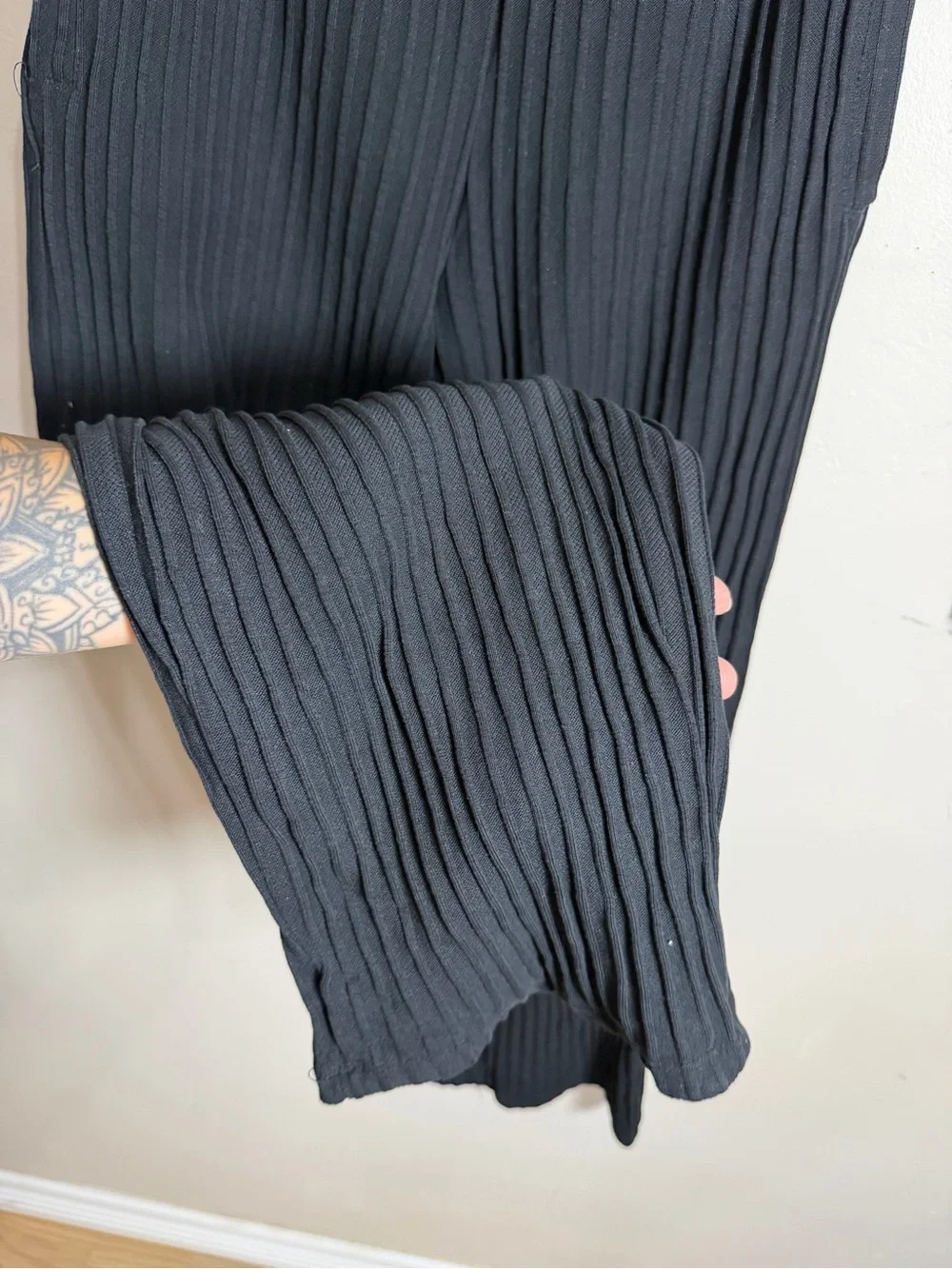 Zara Black Pleated Wide-Leg Pants